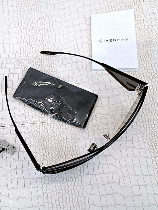 New! GIVENCHY Sunglasses GV40066U 01A, 100% Authentic (UNISEX) main image 12